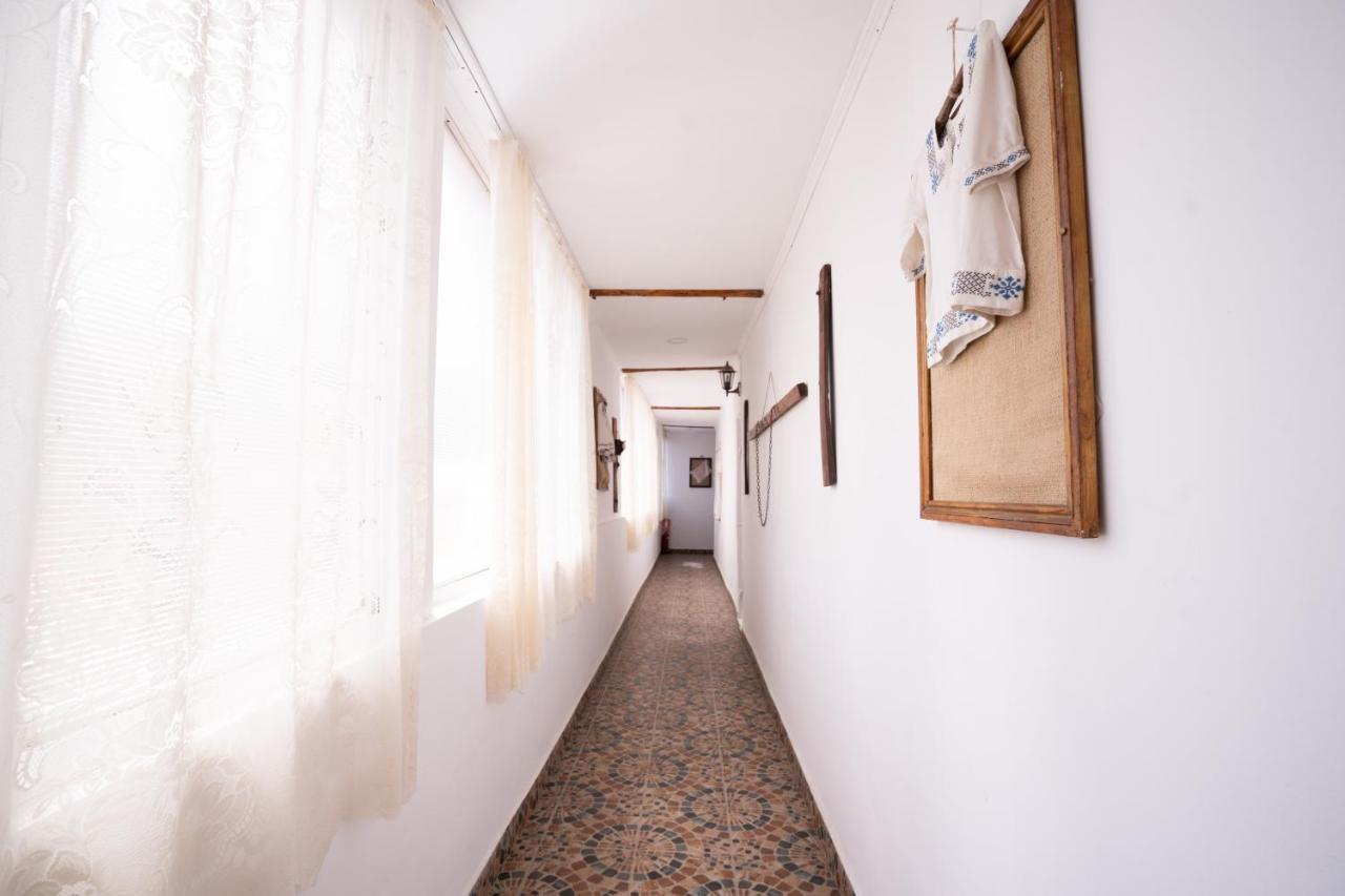 La Padure Hotel Brebu Exterior photo