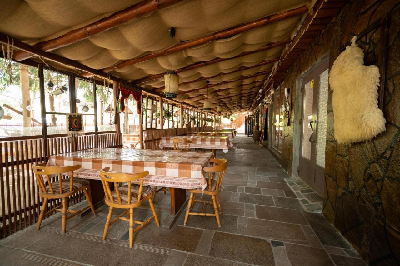 La Padure Hotel Brebu Exterior photo